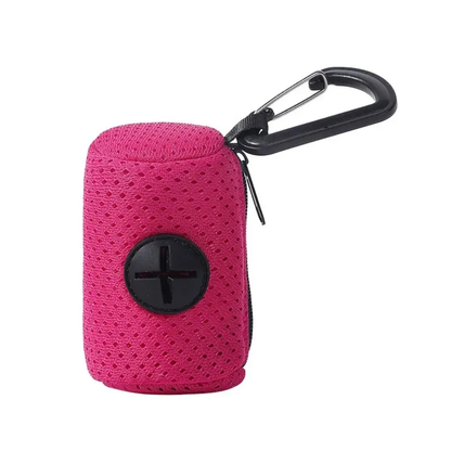 Detalle del tejido de malla del dispensador de bolsas para perro