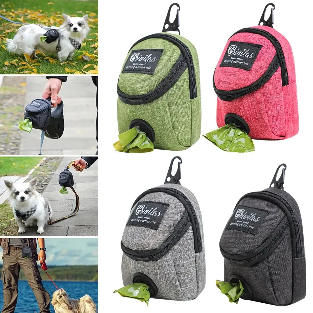 Mochila de paseo enganchada a la correa con perro